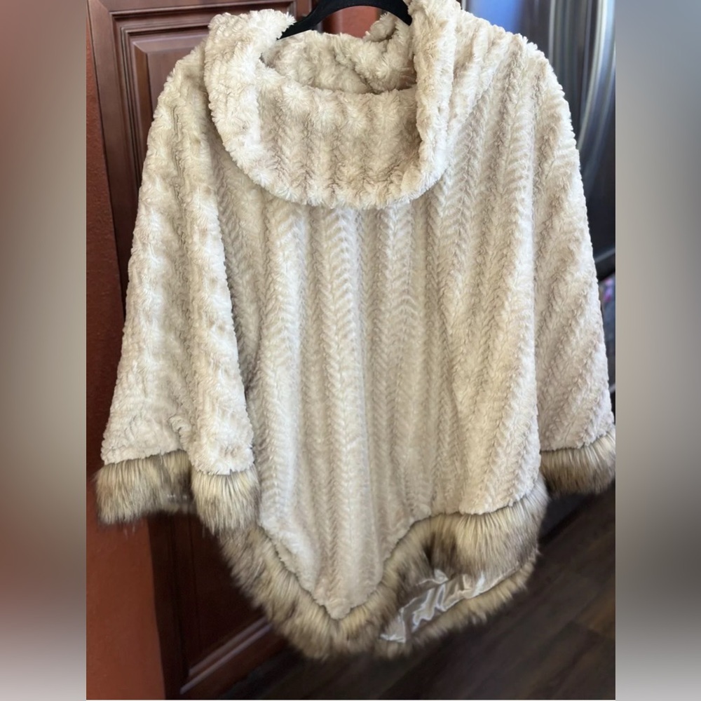 Adrienne Landau Tan Faux Fur Striped Cowl Neck Cape Poncho Satin Lining 1X New